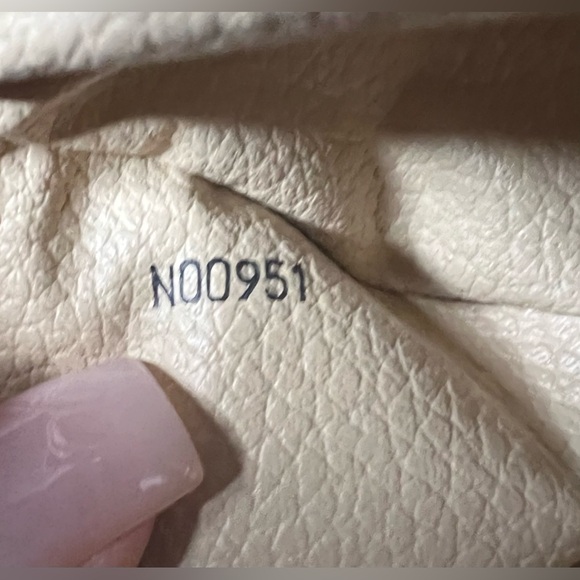 Louis Vuitton Monogram Trousse Toilette 28 Cosmetic Pouch - Picture 15 of 17